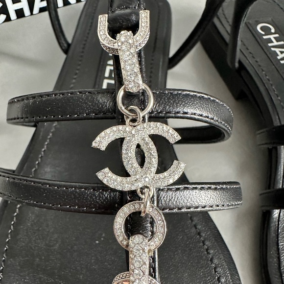 Chanel 2023 black leather thong sandals with crystals cc logo size 36 - Picture 11 of 13